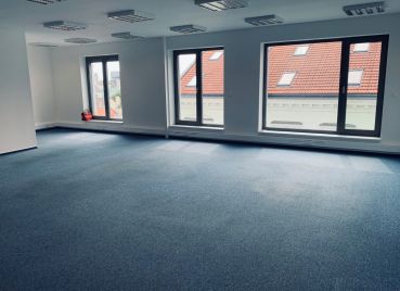 Reprezentatívne kancelárie v centre s parkovaním a terasou, 235m2 + 25m2 terasa