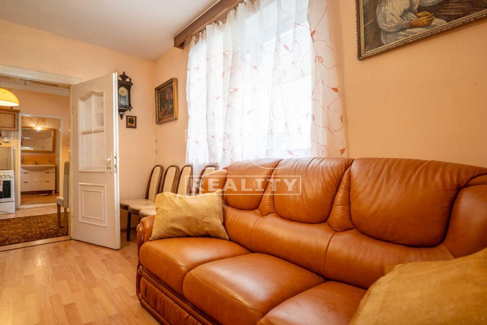 LEN U NÁS ! 
3-izbový rodinný dom s veľkým pozemkom - 1600 m2, vhodný i na výstavbu ďalšej nehnuteľnosti