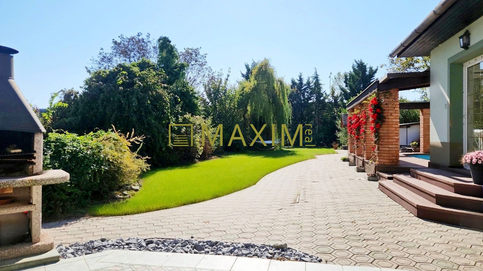 Exkluzívny rodinný dom v srdci Ružinova – Prievoz s výnimočným 1240m² pozemkom a dokonalým súkromím!