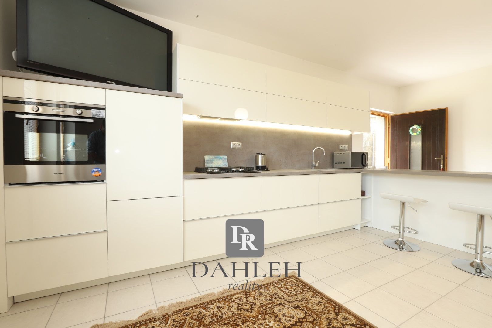 DAHLEH- Na prenájom útulné bývanie so záhradou a bazénom – 2-izbový byt 65 m² na Chrasťovej ulici