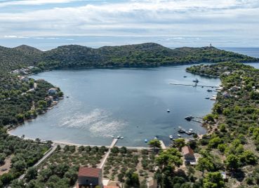 Lastovo: Stavebný pozemok pre rodinný dom v jednej z najpokojnejších zátok Chorvátska