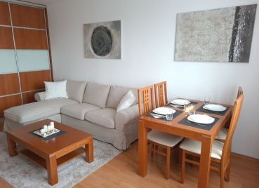 Na prenájom - 2,5-izbový byt, ul. Janotova, Bratislava IV