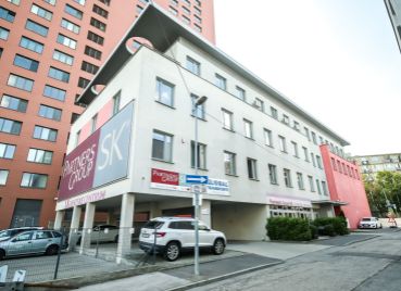 Reprezentatívna polyfunkčná budova so skladom a parkovaním v atraktívnej lokalite, Bratislava - Nové Mesto