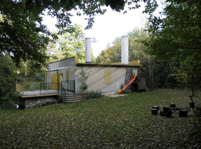 PREDANÉ - SMOLENICE - JAHODNÍK, 3-i chata, 177 m2 – krásne prostredie, VHODNÁ NA NADSTAVBU