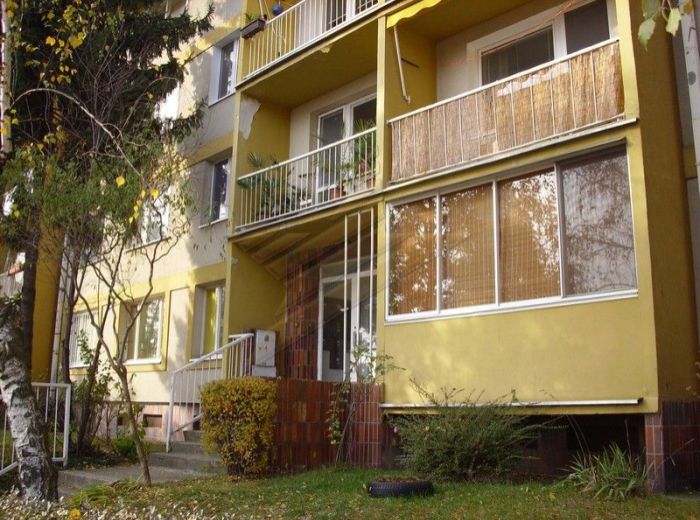 PREDANÉ - GUOTHOVA, 1-i byt, 36 m2 – priestranný, po rekonštrukcii, V KRÁSNEJ LOKALITE PLNEJ ZELENE