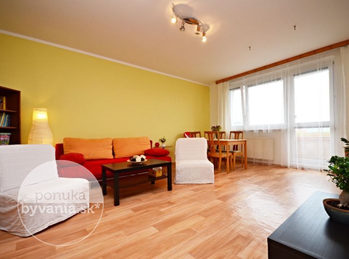 PREDANÉ - JUNGMANNOVA, dvojgarsónka, 53 m2 – príjemné dvojizbové bývanie, v ZATEPLENOM bytovom dome, priestranná loggia, TOP LOKALITA