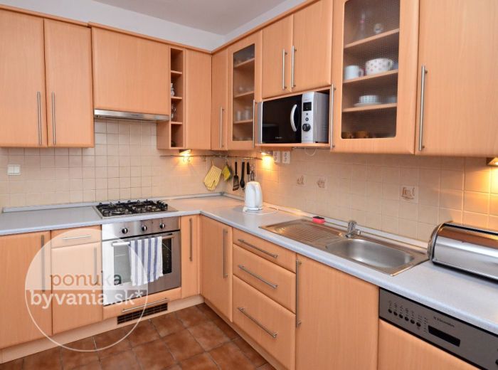 PRENAJATÉ - RÖNTGENOVA, 4-i byt, 91 m2 - krásny ZARIADENÝ byt na PRENÁJOM, nepriechodné spálne, loggia, na skok od DIGITAL PARKU
