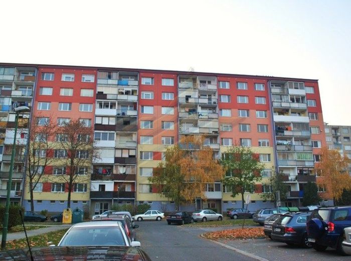 PREDANÉ - BRATISLAVSKÁ, 3-i byt, 72m2 - čiastočná rekonštrukcia, BLÍZKO CENTRA A PEŠEJ ZÓNY