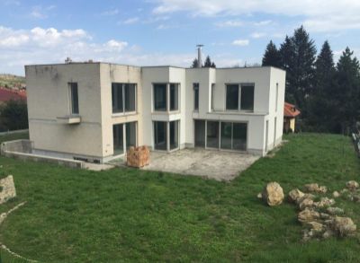 ARETÉ REAL - PREDAJ 6-IZBOVÉHO RODINNÉHO DOMU PRED DOKONČENÍM V LIMBACHU, CINTORÍNSKA