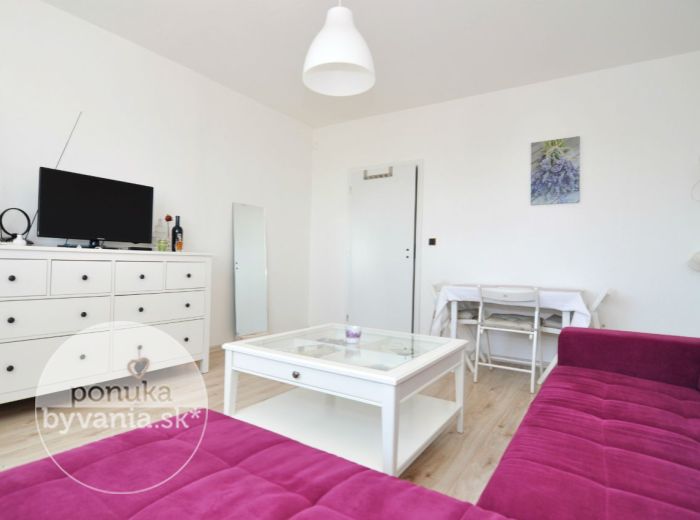 PREDANÉ - STAVBÁRSKA, 3-i byt, 65 m2 - pri pešej zóne na Poľnohospodárskej, ZATEPLENÝ BYTOVÝ DOM, pekný výhľad