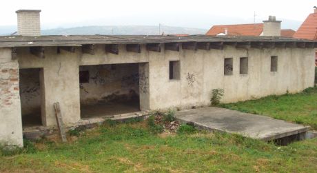Na predaj rozostavaná polyfunčná budova a pozemok 2.500m2, Nové Mesto nad Váhom