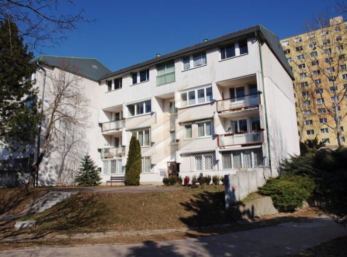 PREDANÉ - TALICHOVÁ – DÚBRAVKA, 1-i byt, 40 m2 – udržiavaný pôvodný stav V TICHEJ A PRÍJEMNEJ LOKALITE