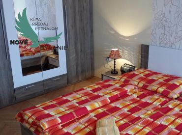 Rezervovaný. Exkluzívne len u nás! Zrekonštruovaný, zariadený 2 izbový byt s 2 balkónmi a jednou loggiou Uhlisko