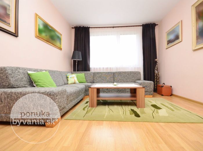 PREDANÉ - MEDVEĎOVEJ, 3-i byt, 70 m2 - REKONŠTRUOVANÝ svetlý byt, ZAČIATOK Petržalky, na skok do CENTRA