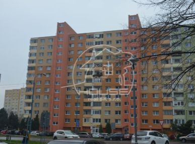 PREDAJ: priestranný, 3 izb. byt s výmerou 79m2, 2x lodžia v Bratislave V, Petržalka, Námestie Hraničiarov.