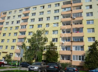 PREDAJ: priestranný, 3 izb. byt s výmerou 69 m2 s lodžiou v Bratislave II, časti  Podunajské Biskupice, Lotyšská ulica
