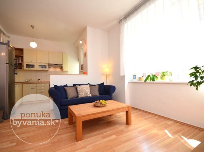 PREDANÉ - ŠANCOVÁ, 2-i byt s pracovňou, 58 m2 –  KRÁSNY presvetlený byt, KOMPLETNÁ REKONŠTRUKCIA, takmer v CENTRE mesta