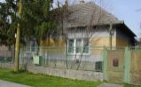 Reality Štefanec /ID-10325/ Žihárec, okr. Šaľa, predaj 3 iz., rodinného domu s 9 á pozemkom za 25.000,-€ a s 19 á pozemkom za 34.300,-€.