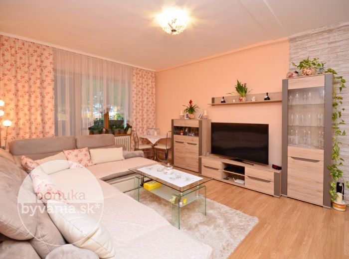 PREDANÉ - ASTROVÁ, 1,5-i byt, 52 m2 - novo zrekonštruovaný byt s veľkou loggiou, ZATEPLENÝ, zeleň pod oknami, v blízkosti jazera ROHLÍK