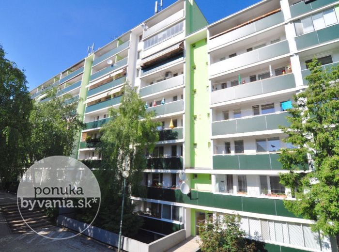 PREDANÉ - DONNEROVA, 5-i byt, 100 m2 – rekonštrukcia, NOVÉ ROZVODY, bytovka obklopená zeleňou, KLIMATIZÁCIA, nový výťah