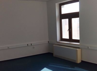 2414 - KANCELÁRIE na prenájom v Nových Zámkoch