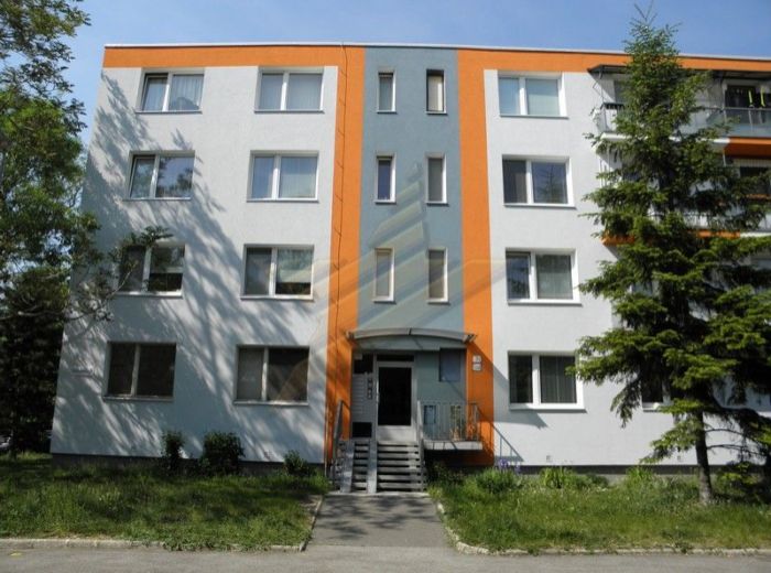 PREDANÉ - GOLÁŇOVA, 4-i byt, 69 m2 –pripravený na rekonštrukciu podľa Vašich predstáv, VÝBORNÁ LOKALITA