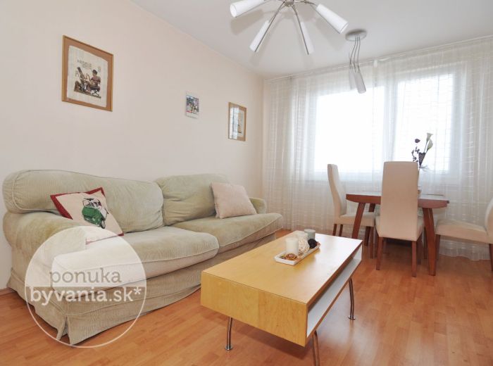PREDANÉ - GABČÍKOVA, 2i-byt, 53 m2 - zateplený bytový dom, ŠATNÍK, blízko PRÍRODY, nádherné výhľady