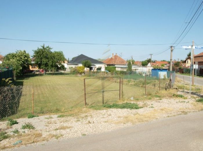 PREDANÉ - DUNAJSKÁ LUŽNÁ - KOVÁČSKA ul., stavebný pozemok, 600 m2 - SLNEČNÝ, rožný, VIS, neďaleko centra, KĽUDNÁ ULICA PRI HRÁDZI