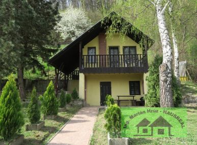 REZERVOVANÉ!!Chata pri lese s terasou a okrasnou záhradou, Veľké Turovce