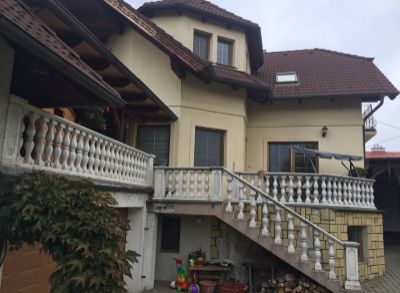 ARETÉ REAL - PREDAJ RODINNÉHO DOMU S DVOJGARÁŽOU, BAZÉNOM, VÝRIVKOU AJ PRE 2-3 GENERÁCIE V CENTRE PEZINKA, MÝTNA