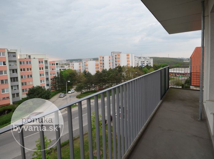 PREDANÉ - DROTÁRSKA CESTA, 3-i byt, 100 m2 – holobyt, NOVOSTAVBA Machnáč, parkovacie státie v GARÁŽI, možný ODPOČET DPH, pri HORSKOM PARKU