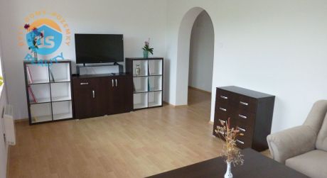 Na prenájom byt 4+1 s veľkými lodžiami a garážou, 85 m2, Trenčín, J. Zemana