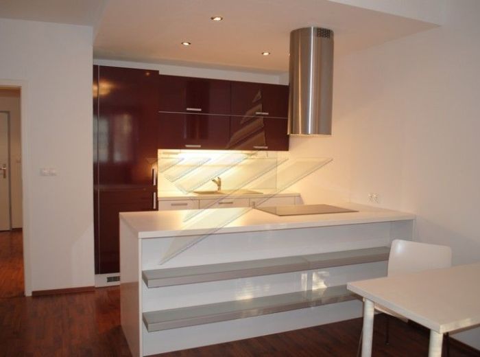 PRENAJATÉ - TOMÁŠIKOVA, Best Homes, 2-i byt, 75 m2 - loggia, samostatný šatník, komora, VÝBORNÁ LOKALITA BLÍZKO CENTRA