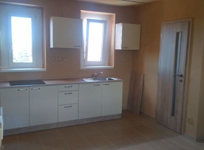 2566 Ponúkame Vám na Hlavnom námestí v Nových Zámkoch garzonku 42m2 do prenájmu.