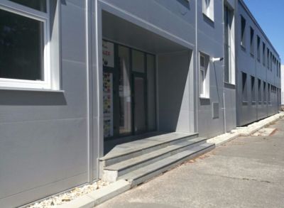Areté real, Prenájom kancelárskych priestorov v dvojpodlažnej administratívnej budove s dobrým prístupom v Modre