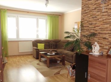 Ponúkame Vám na prenájom  priestranný 4-izbový byt, Petržalka - začiatok